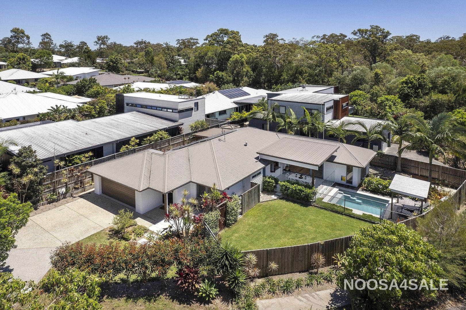 4 bedrooms House in 12 Azolla Circle NOOSAVILLE QLD, 4566