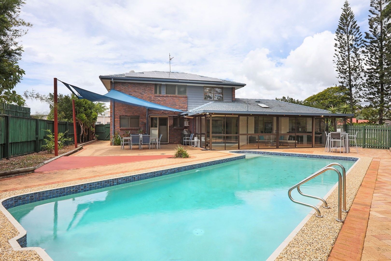 5 Bribie Court, Mermaid Waters QLD 4218, Image 2