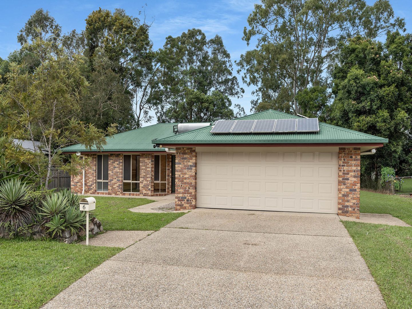 6 Leach Avenue, Landsborough QLD 4550, Image 2