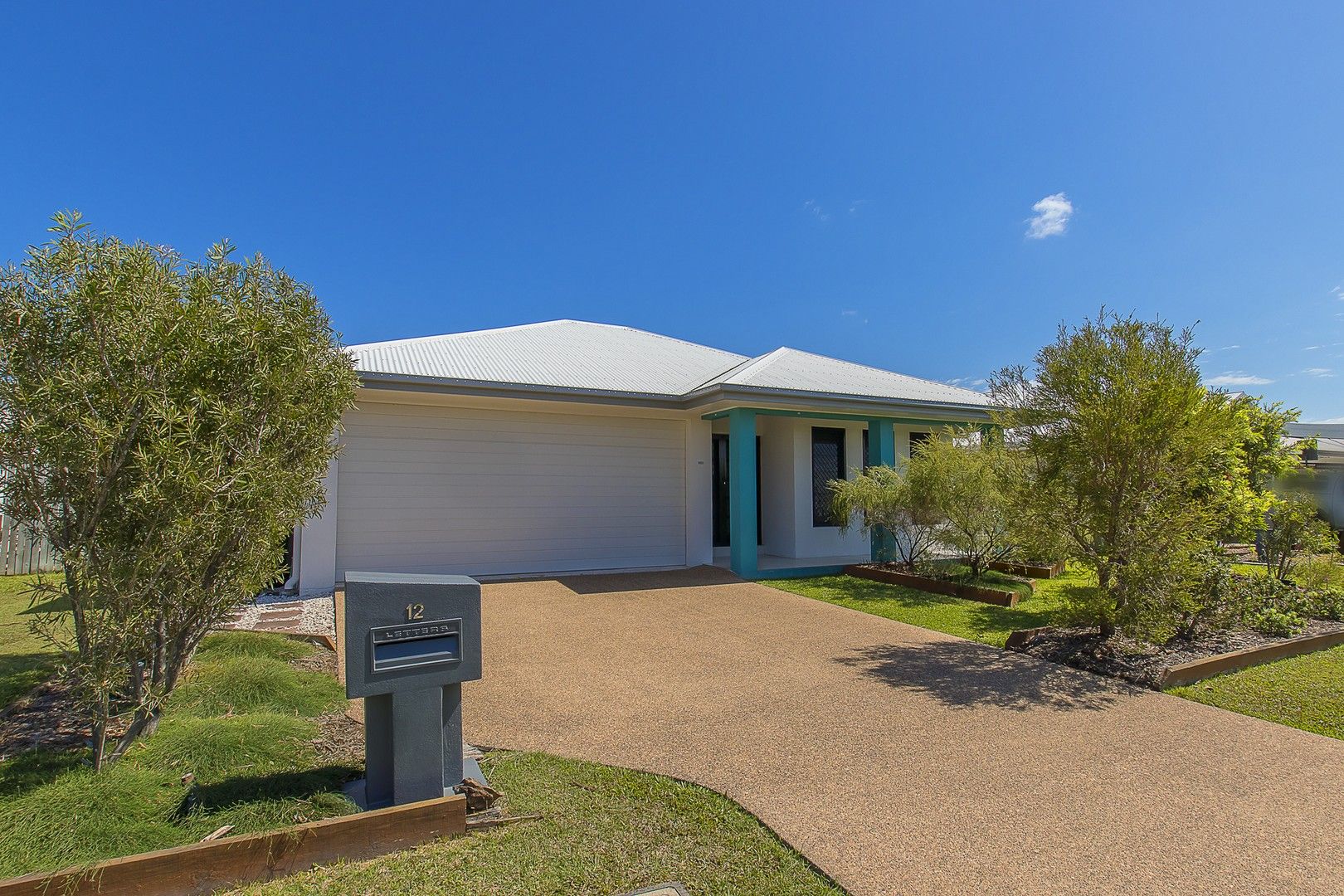4 bedrooms House in 12 Balladonia Avenue MOUNT LOW QLD, 4818