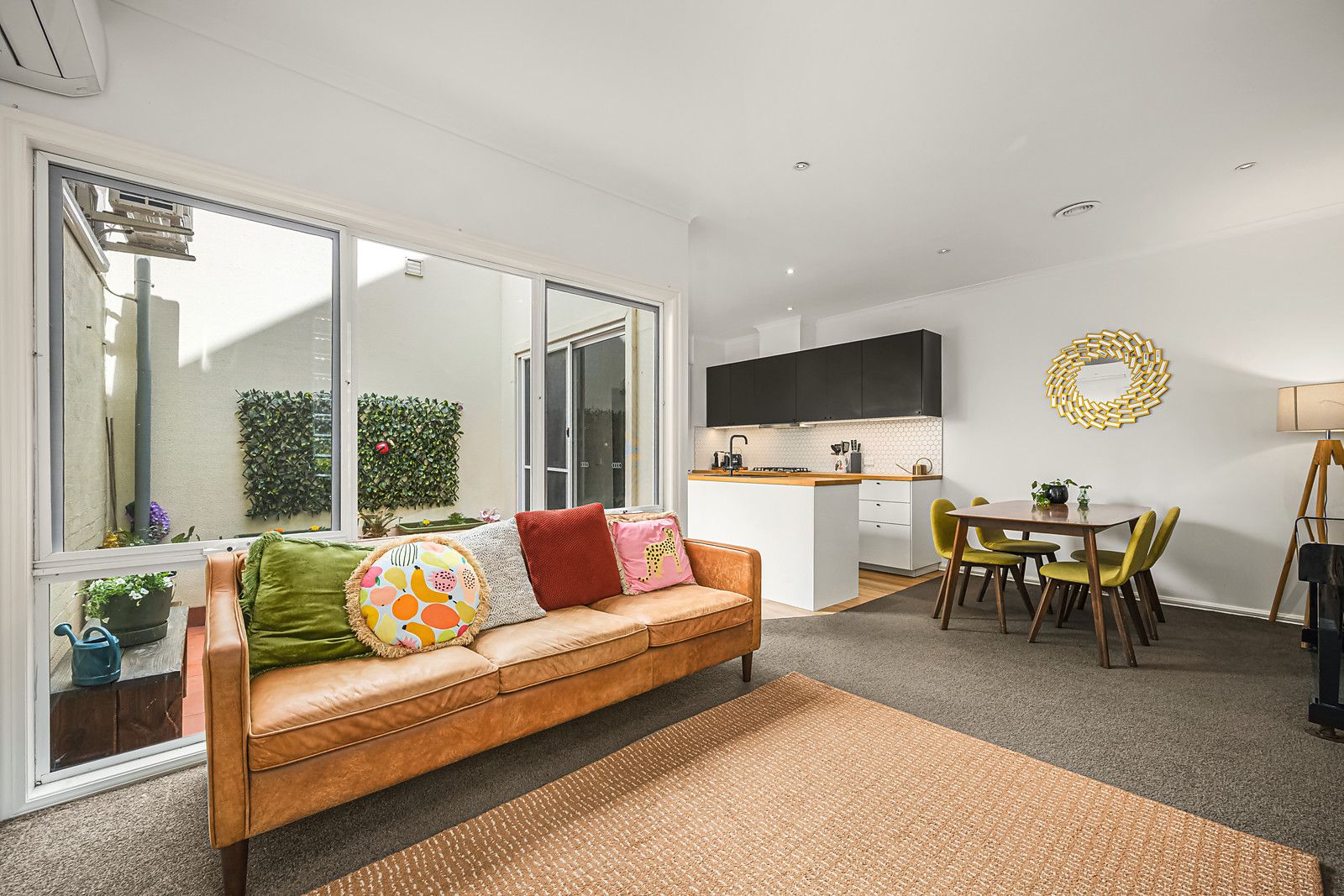 2 bedrooms Townhouse in 16 Taylor Mews KENSINGTON VIC, 3031