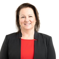 Evelyn Robertson, Property manager