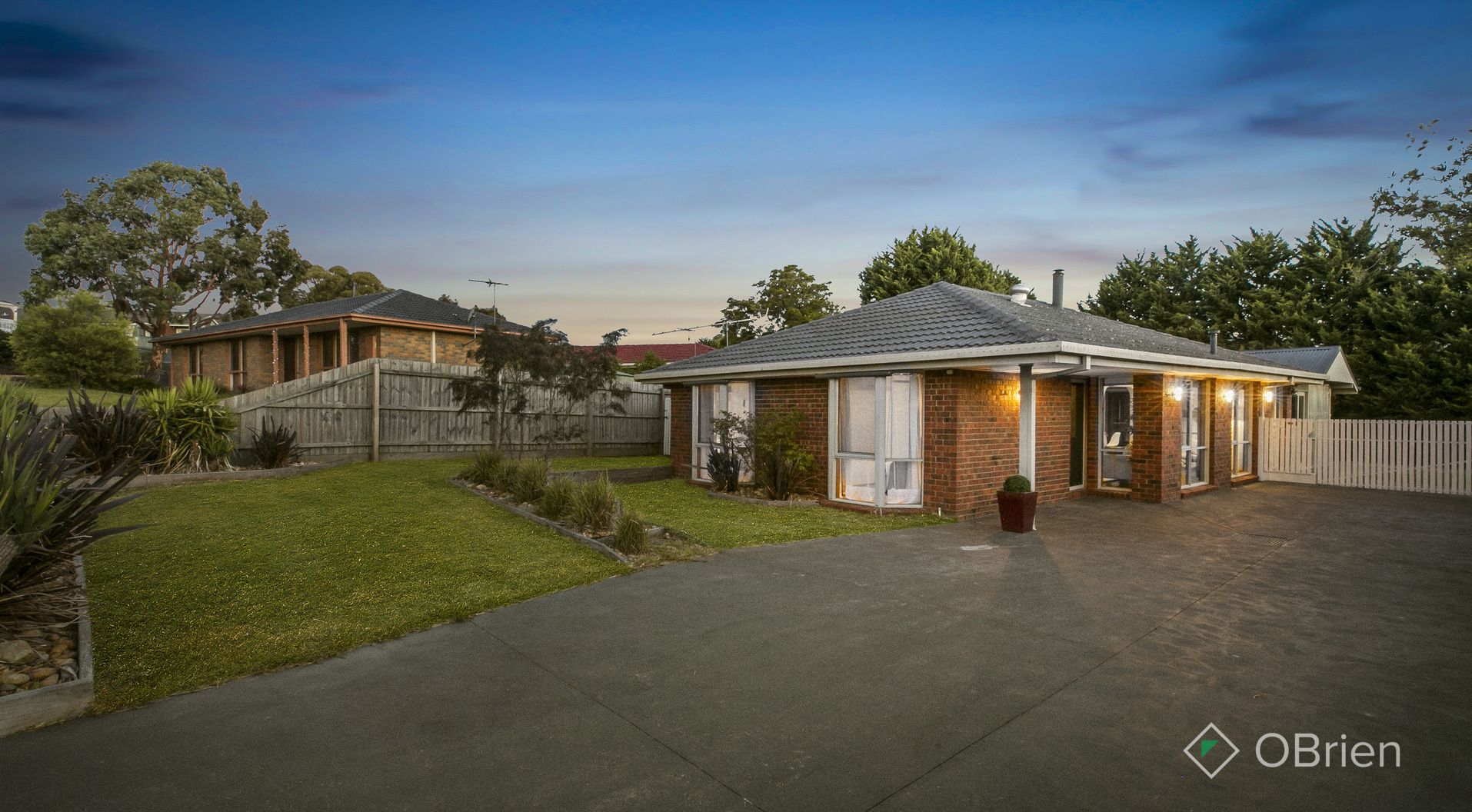 3 bedrooms House in 1 Smethurst Avenue PAKENHAM VIC, 3810