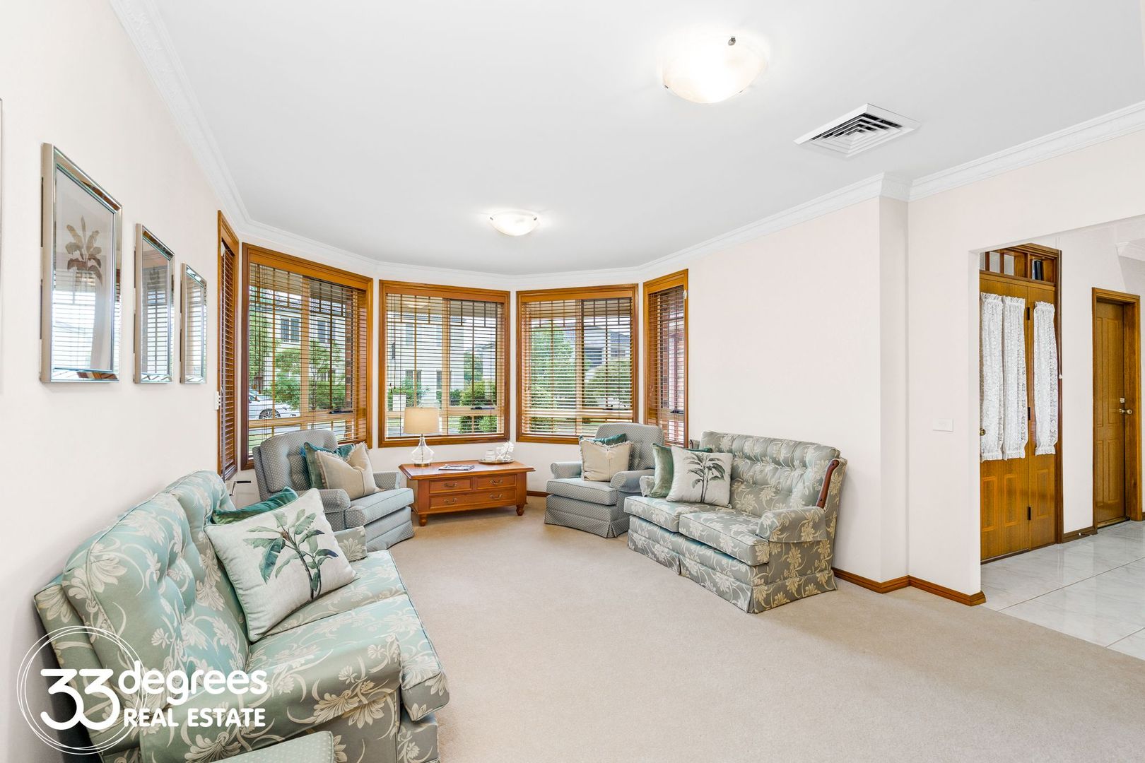 4 Shelly Crescent, Beaumont Hills NSW 2155, Image 2