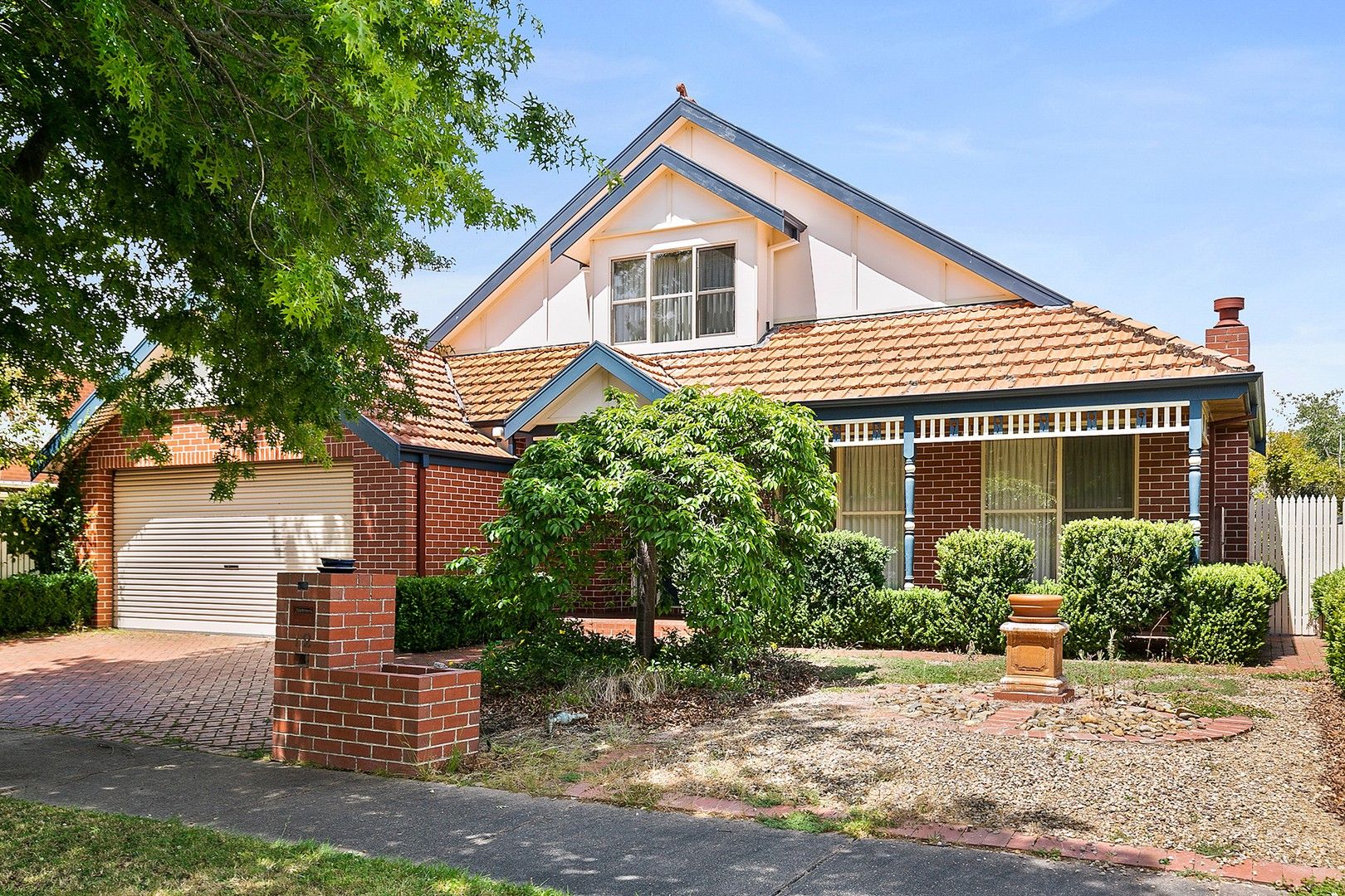 4 bedrooms House in 12 Timber Lane GLEN WAVERLEY VIC, 3150