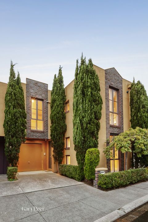 4 bedrooms House in 20 Atkinson Close WINDSOR VIC, 3181