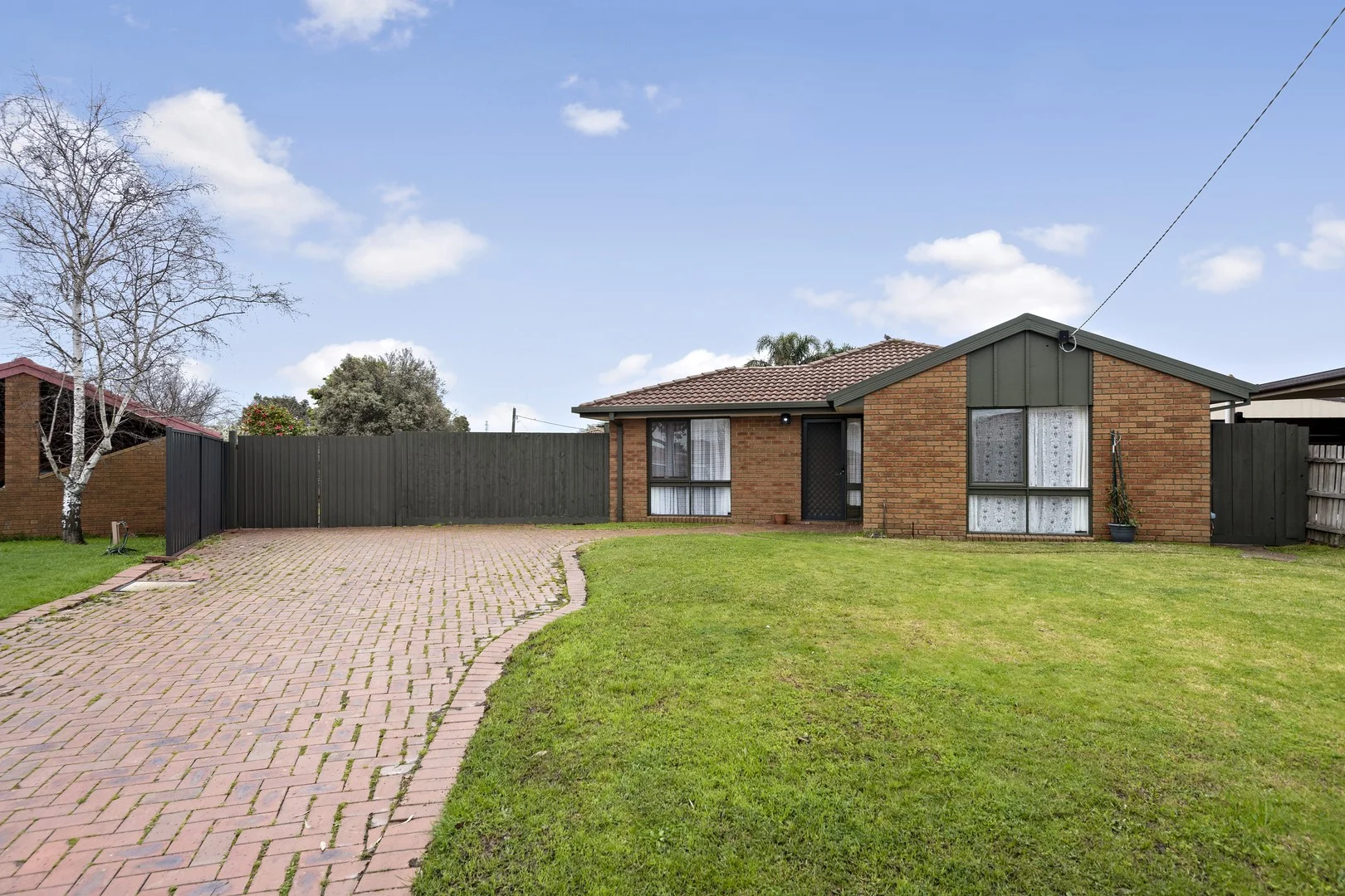 11 Glenn Close, Cranbourne West VIC 3977