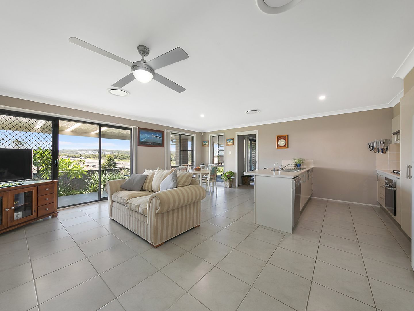 21 RIDGEMONT AVE, Cameron Park NSW 2285, Image 2