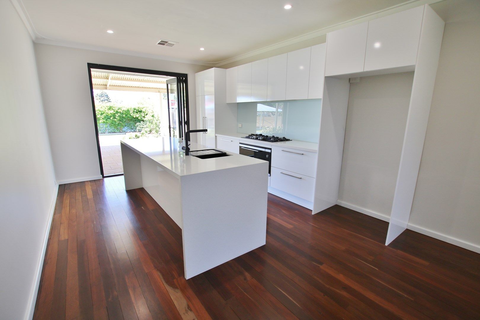 4 bedrooms House in 41 Hughenden Drive THORNLIE WA, 6108