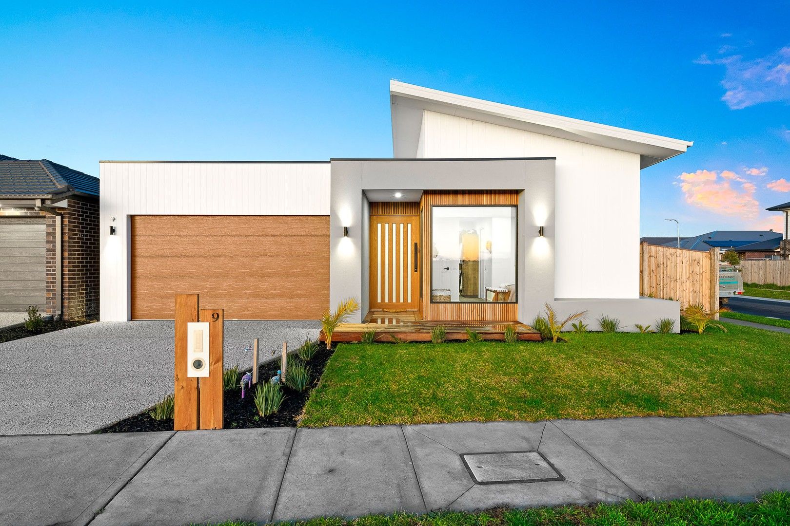 4 bedrooms House in 9 Pridley Boulevard OFFICER VIC, 3809