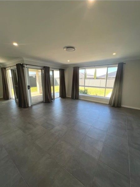 8 Marine Court, Dubbo NSW 2830, Image 2