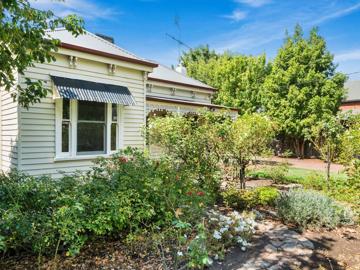 17 Anderson Street, Euroa VIC 3666, Image 2