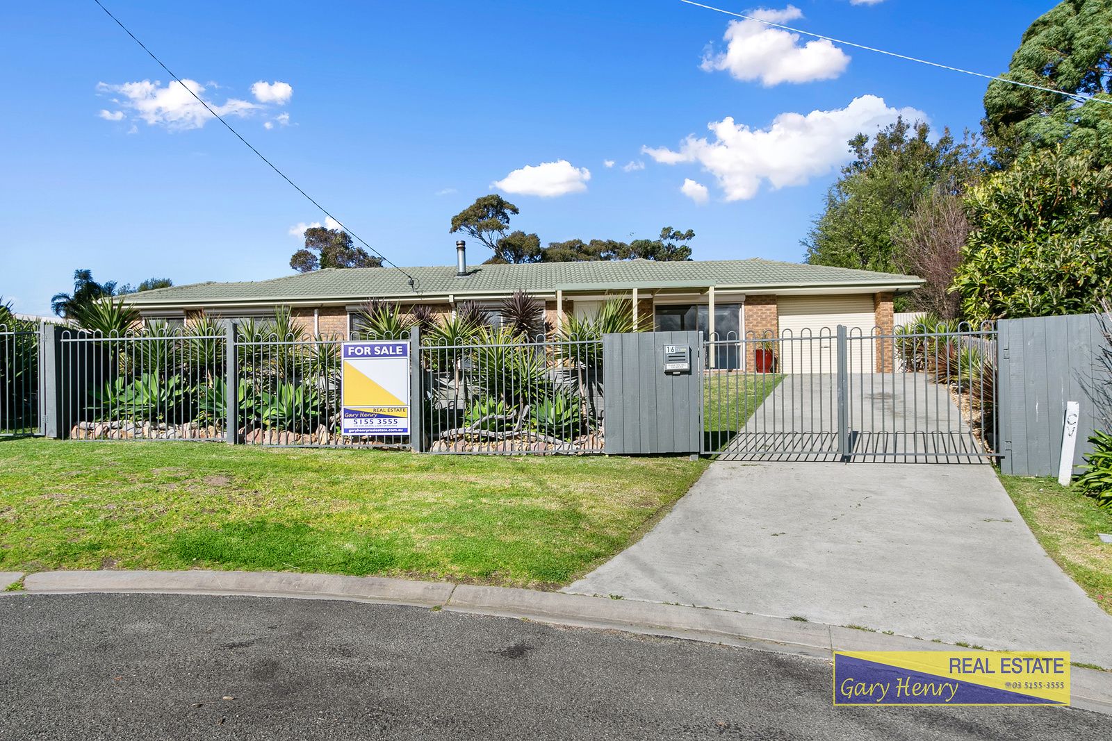 4 bedrooms House in 16 Ocean Crt LAKES ENTRANCE VIC, 3909