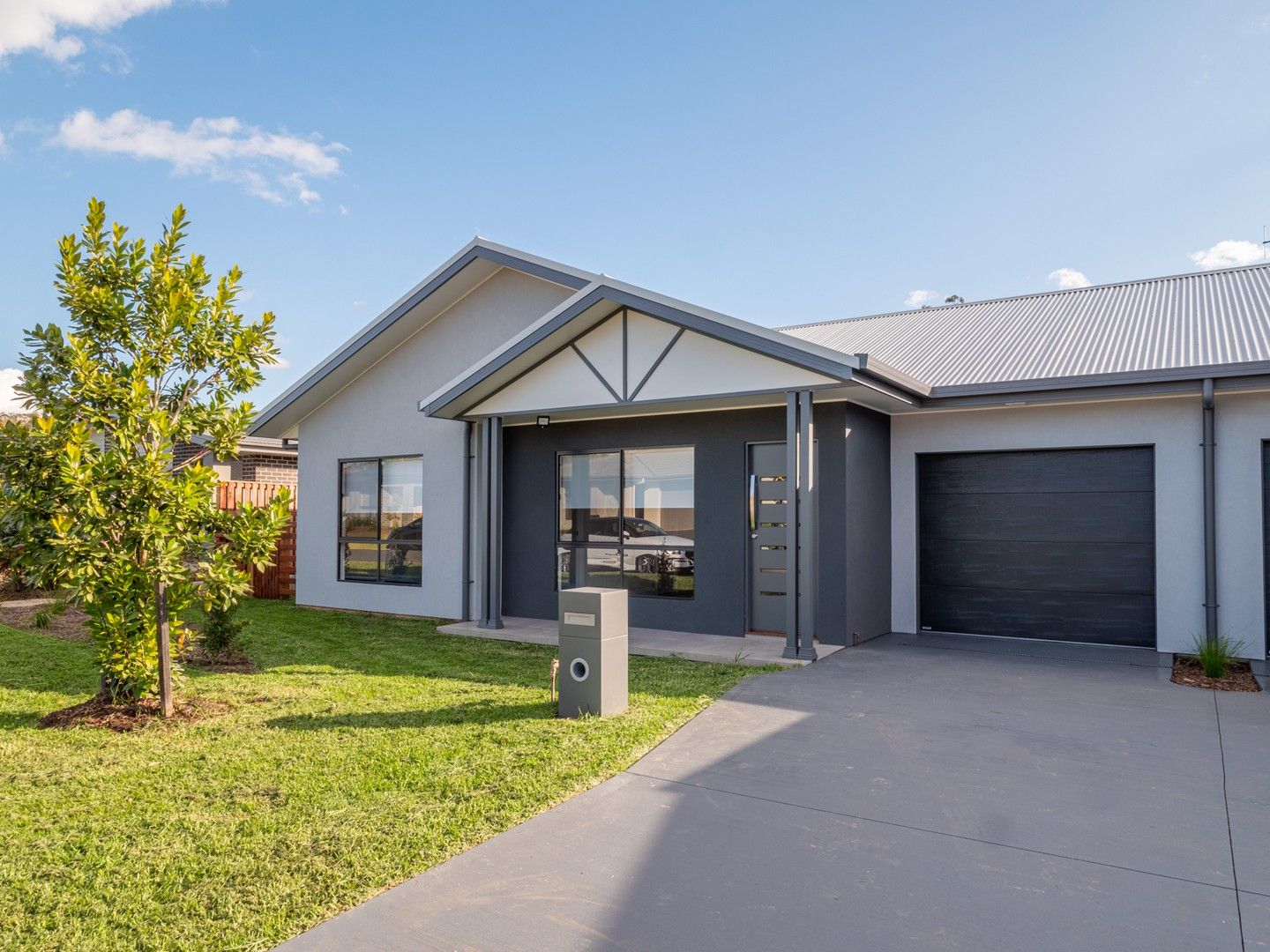 3 bedrooms Semi-Detached in 2B Lonhro Way PORT MACQUARIE NSW, 2444