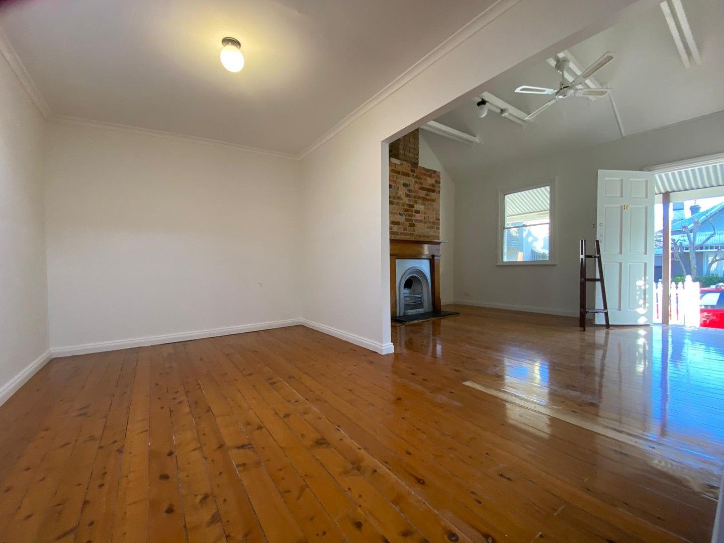 4 bedrooms House in 6 Upper Road GLEBE NSW, 2037