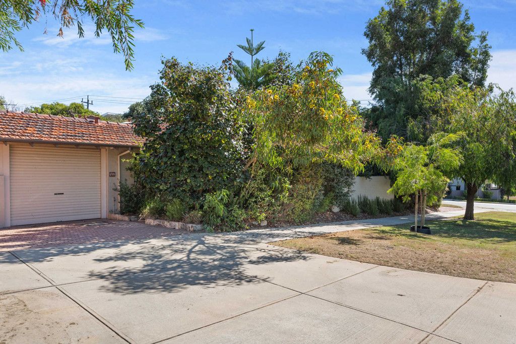 2 bedrooms Villa in 1/170 Labouchere Road COMO WA, 6152