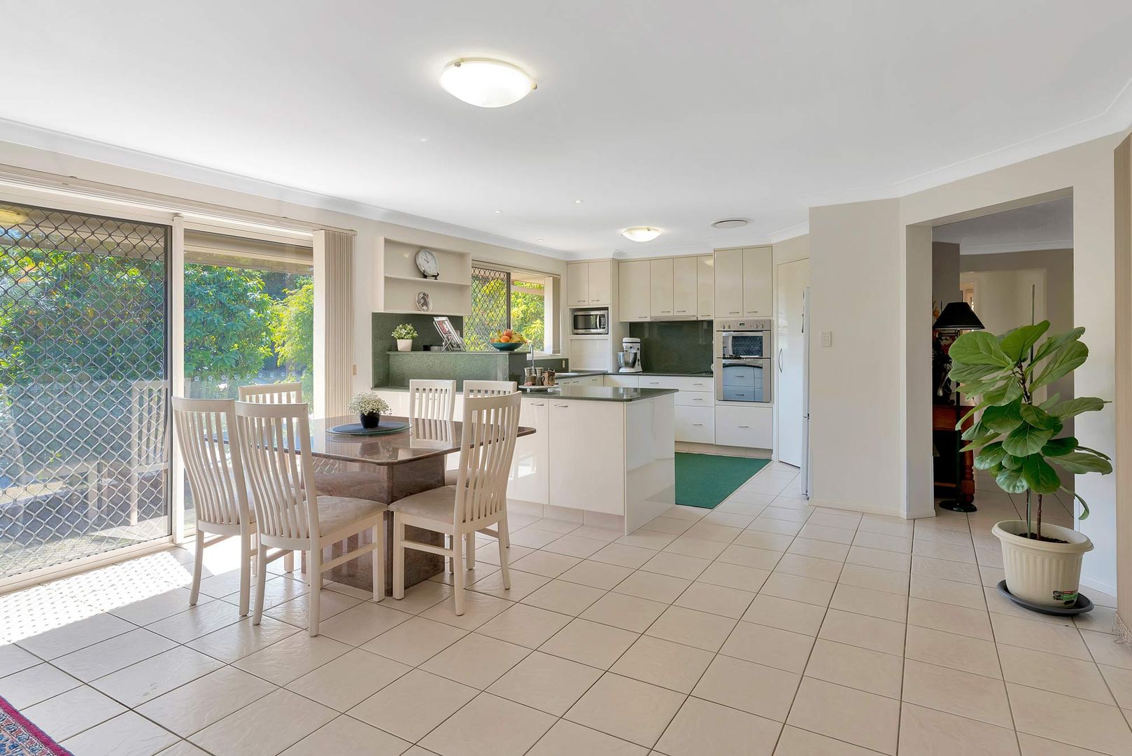 33 Cowell Drive, Burleigh Heads QLD 4220, Image 2