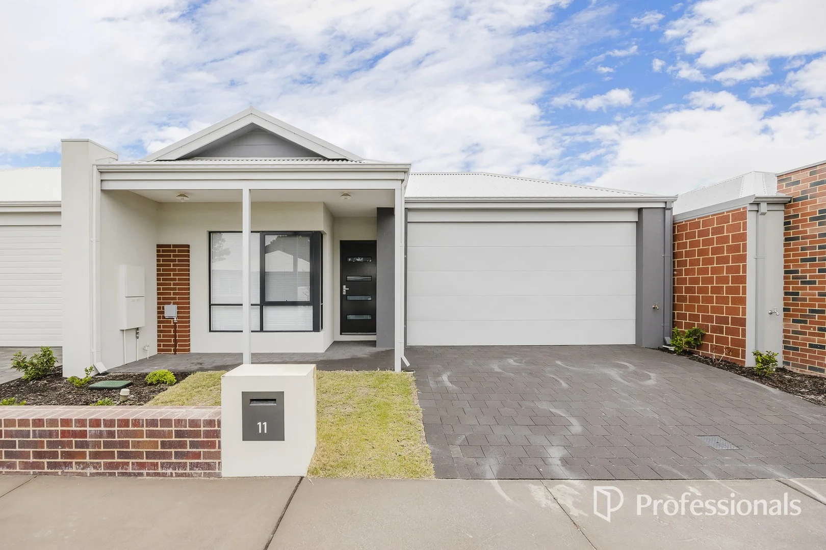 11 Cussington Way, Ellenbrook WA 6069