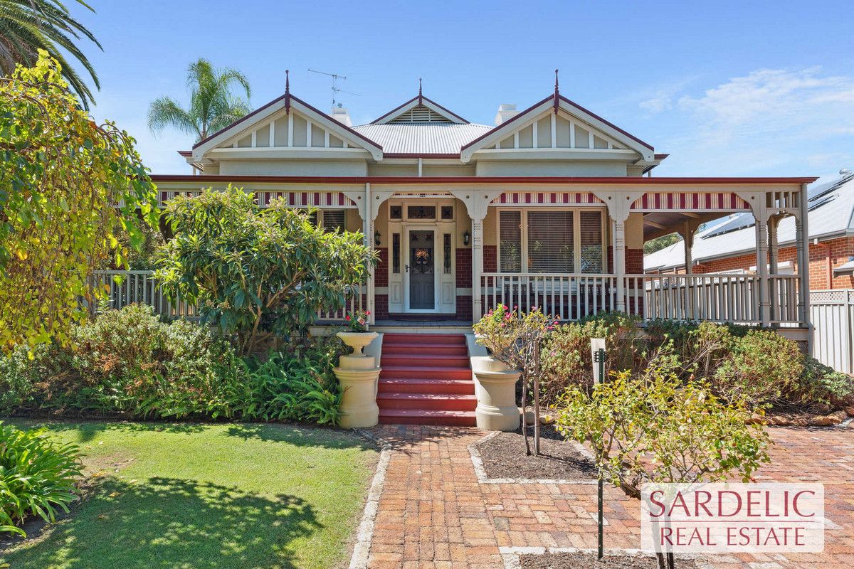 5 bedrooms House in 42 First Avenue MOUNT LAWLEY WA, 6050