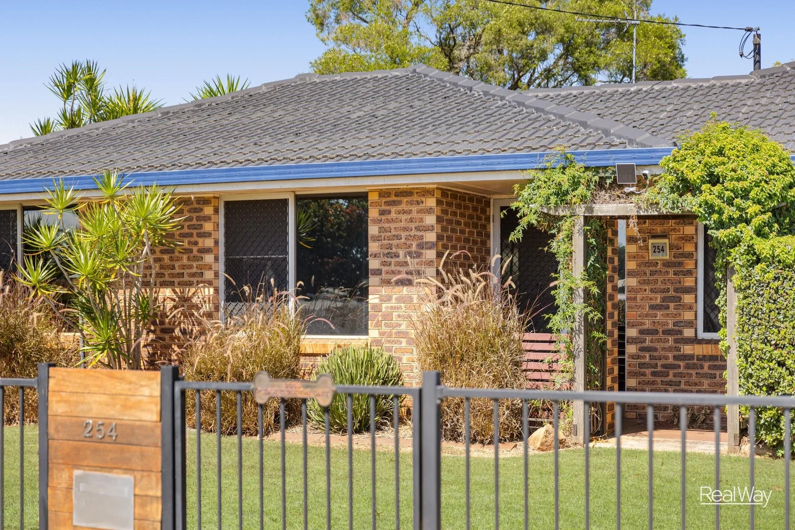 254 Taylor Street, Newtown QLD 4350