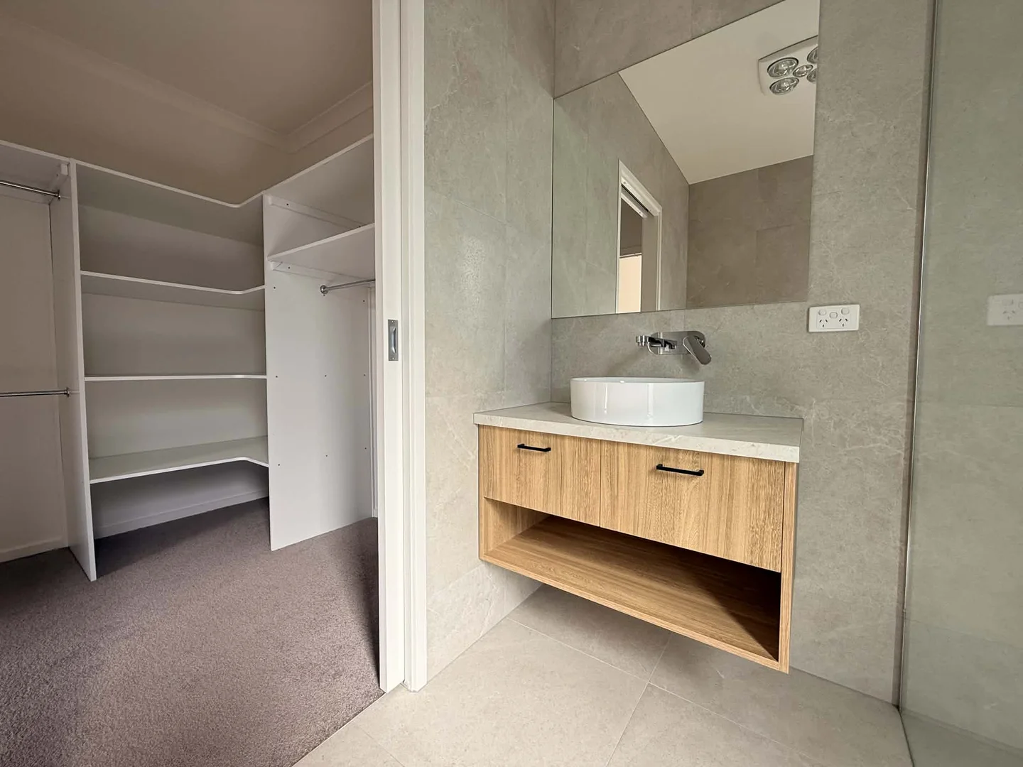 Additional image 10 of Bright VIC 3741