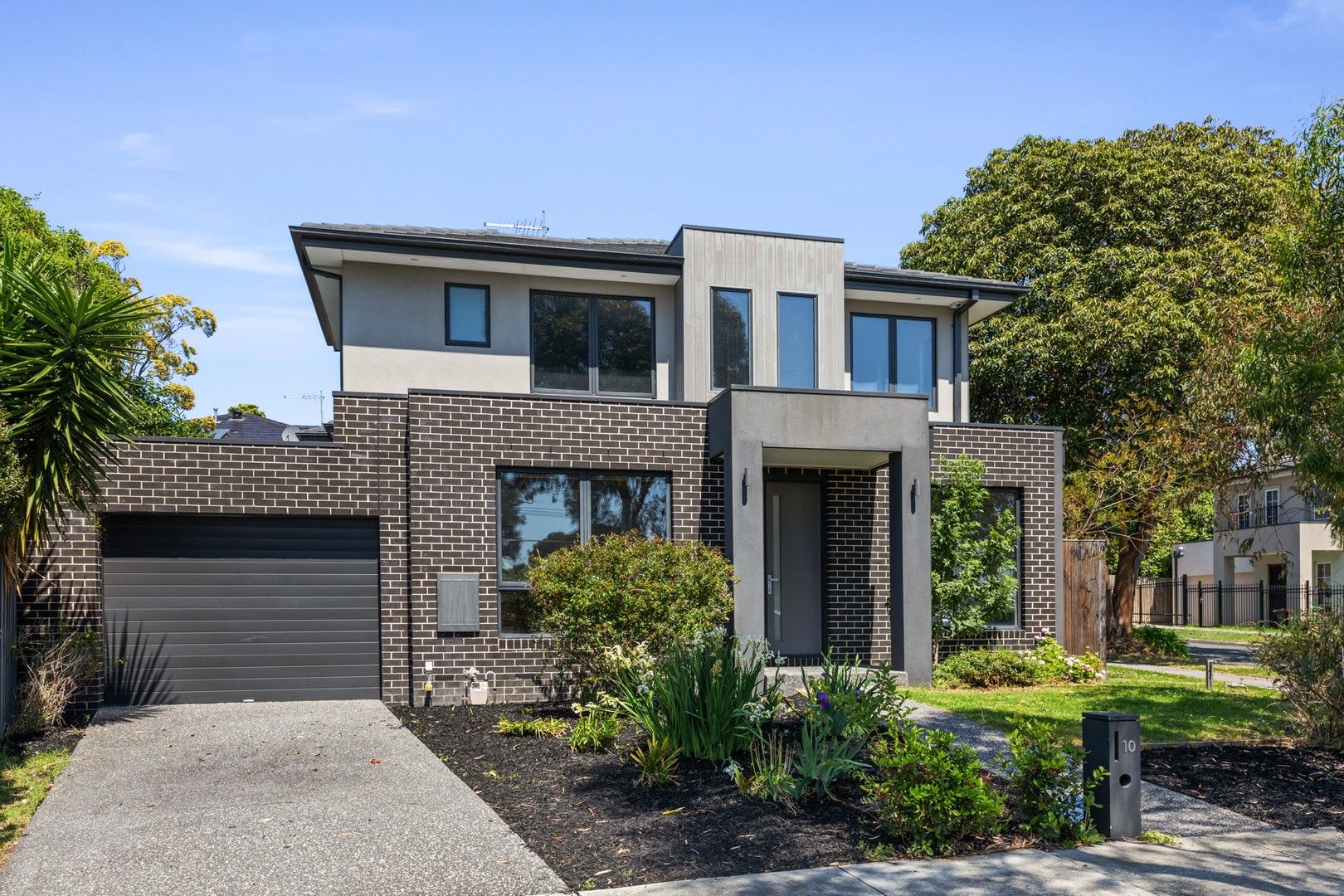 4 bedrooms House in 10 Williamson Road MONT ALBERT NORTH VIC, 3129