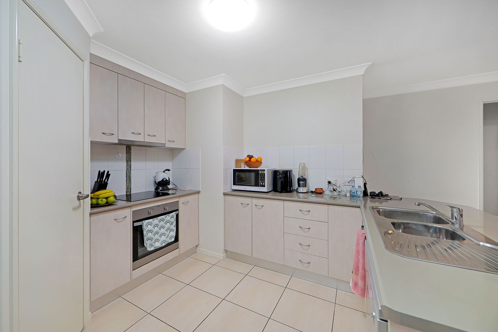 2/5 Keppel Crescent, Thabeban QLD 4670, Image 2