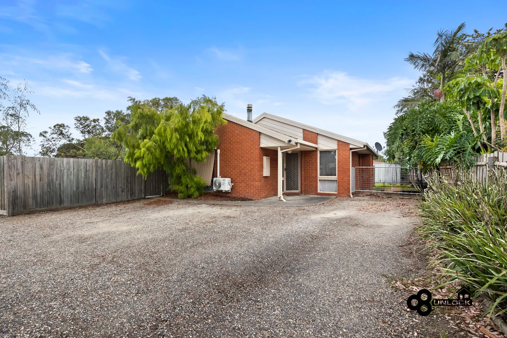32 Bluegrass Cres, Pakenham VIC 3810