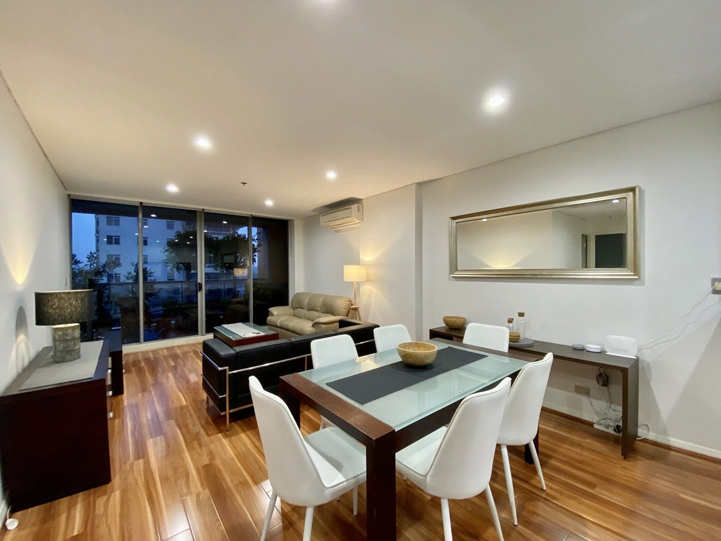 2 bedrooms Apartment / Unit / Flat in 1305/6 Lachlan Street WATERLOO NSW, 2017