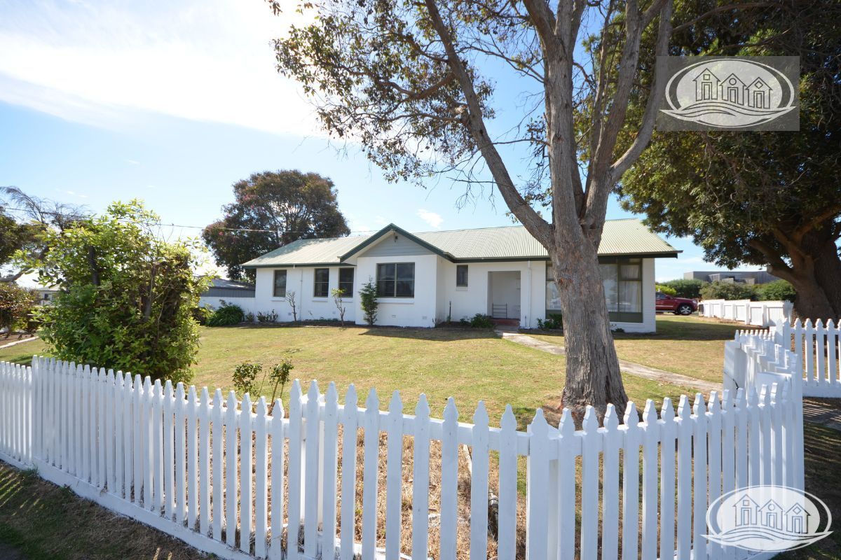 4 bedrooms House in 1 Whalers Court PORTLAND VIC, 3305