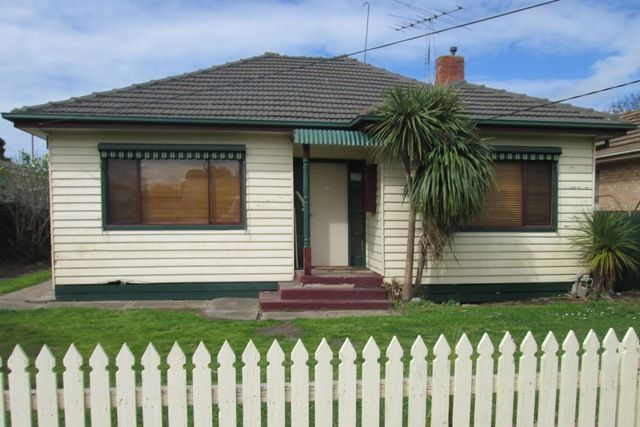 2 bedrooms House in 8 Alder Crescent BELL PARK VIC, 3215