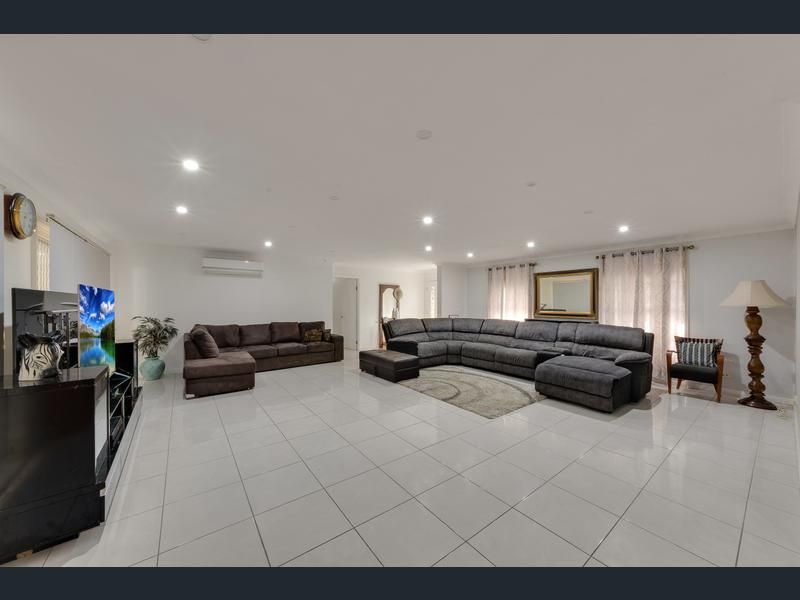 11 Eagleview Road, Minto NSW 2566, Image 1
