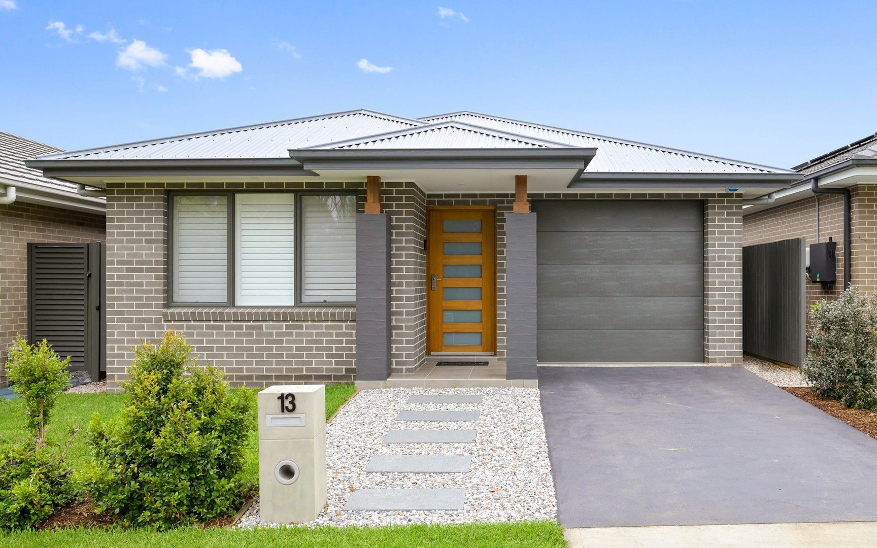 4 bedrooms House in 13 Lillywhite Circuit ORAN PARK NSW, 2570