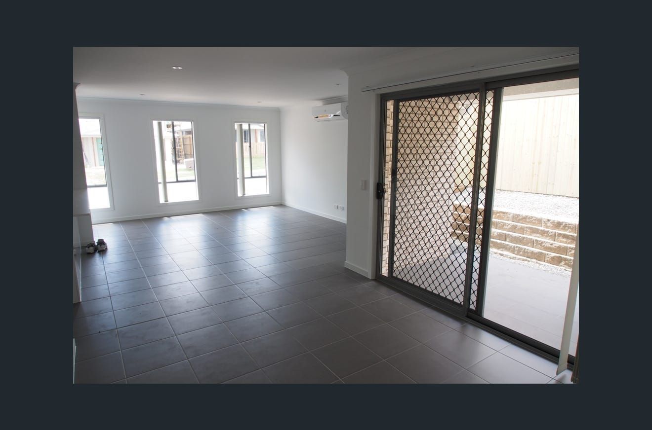 4 bedrooms House in 4 Hermitage Close PIMPAMA QLD, 4209
