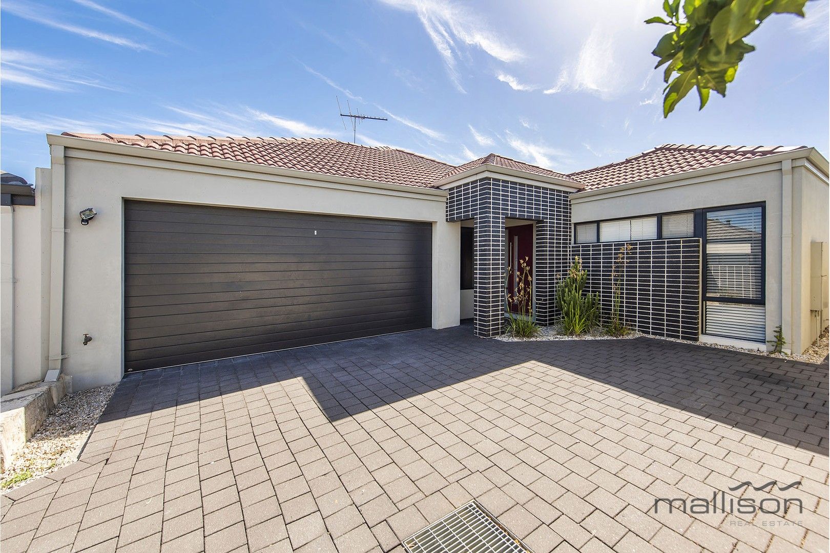3 bedrooms Villa in 96B Main Street OSBORNE PARK WA, 6017