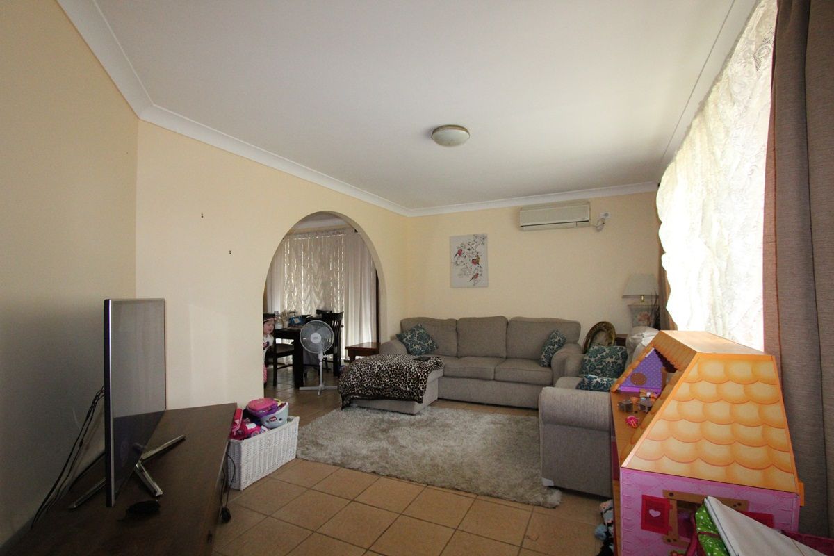 1/4 Mary Street, Macquarie Fields NSW 2564 Villa For Rent 450 Domain