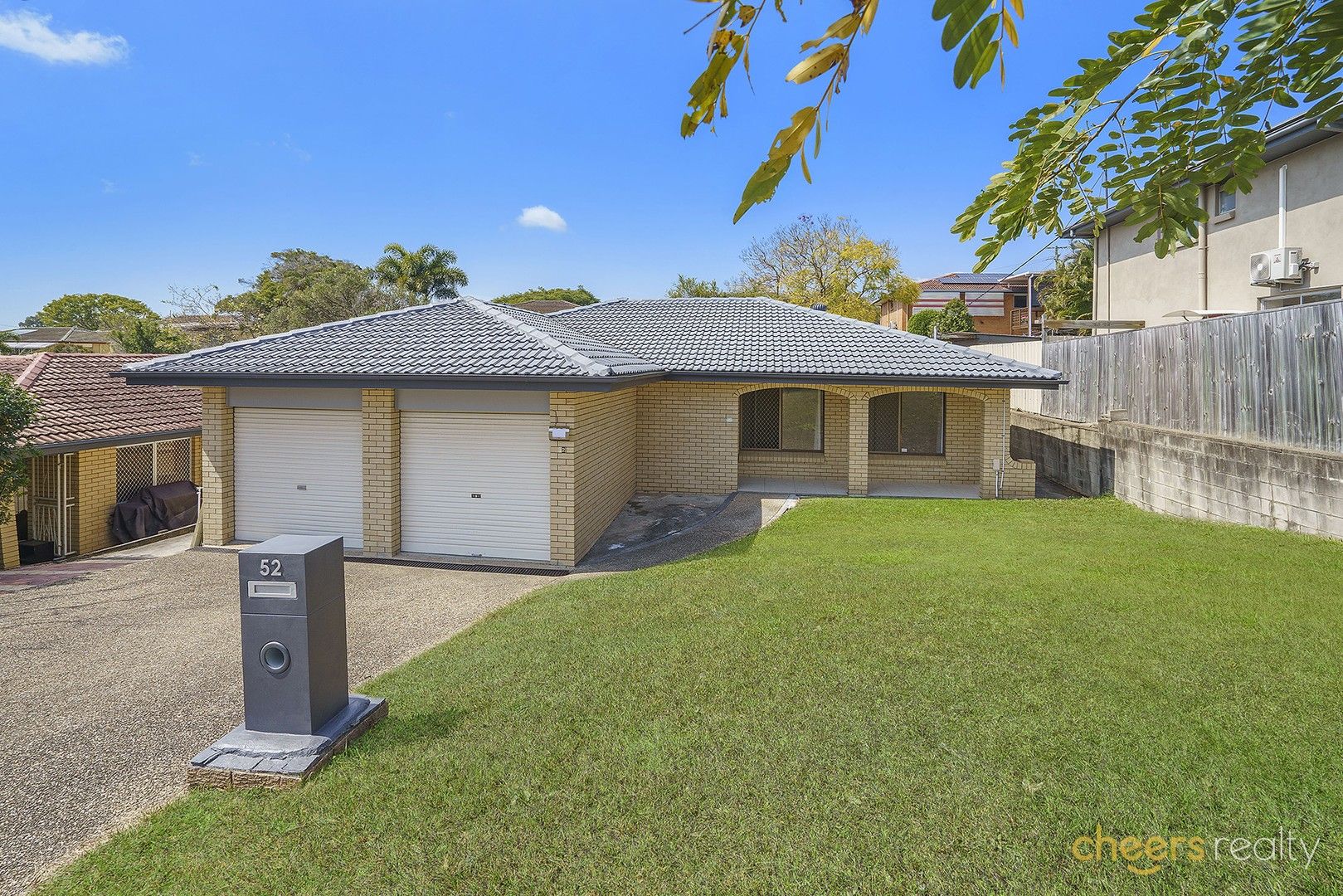 3 bedrooms House in 52 Luprena St MANSFIELD QLD, 4122