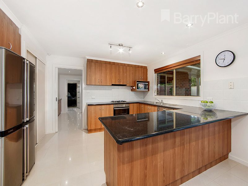 12 Sunnybrae Circuit, Cairnlea VIC 3023, Image 2