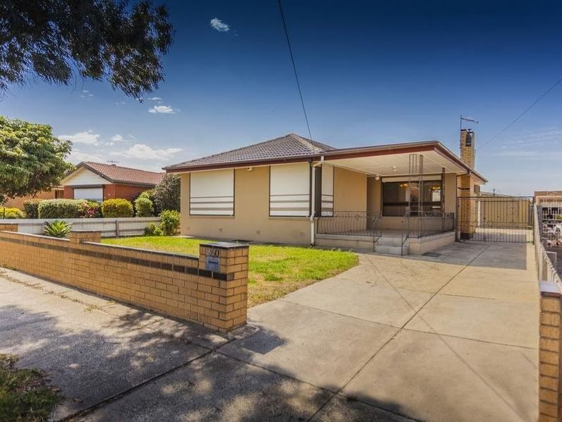3 bedrooms House in 260 Mcbryde Street FAWKNER VIC, 3060