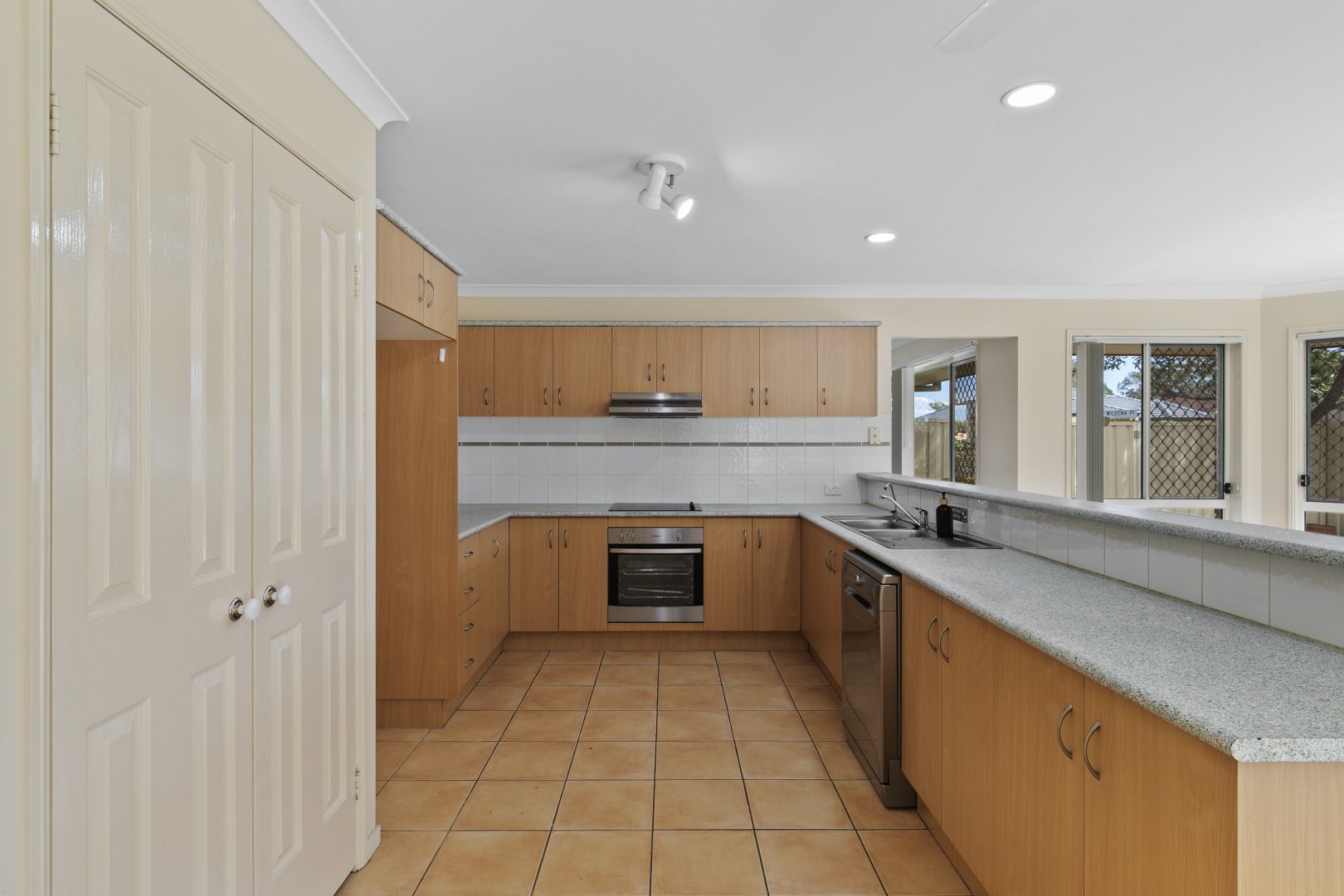 32 Pinedale Crescent, Parkinson QLD 4115 House For Rent Domain