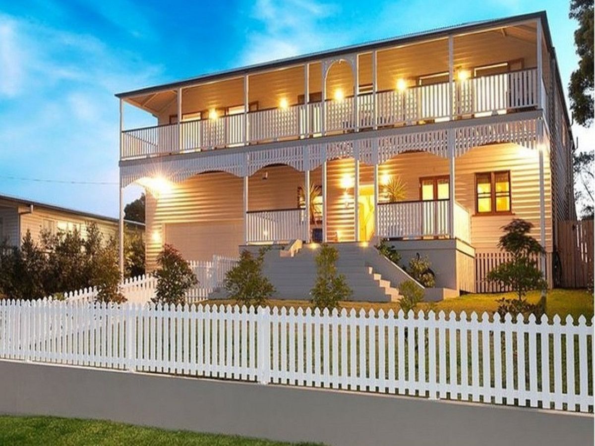 6 bedrooms House in 37 Siemon Street TOOWONG QLD, 4066