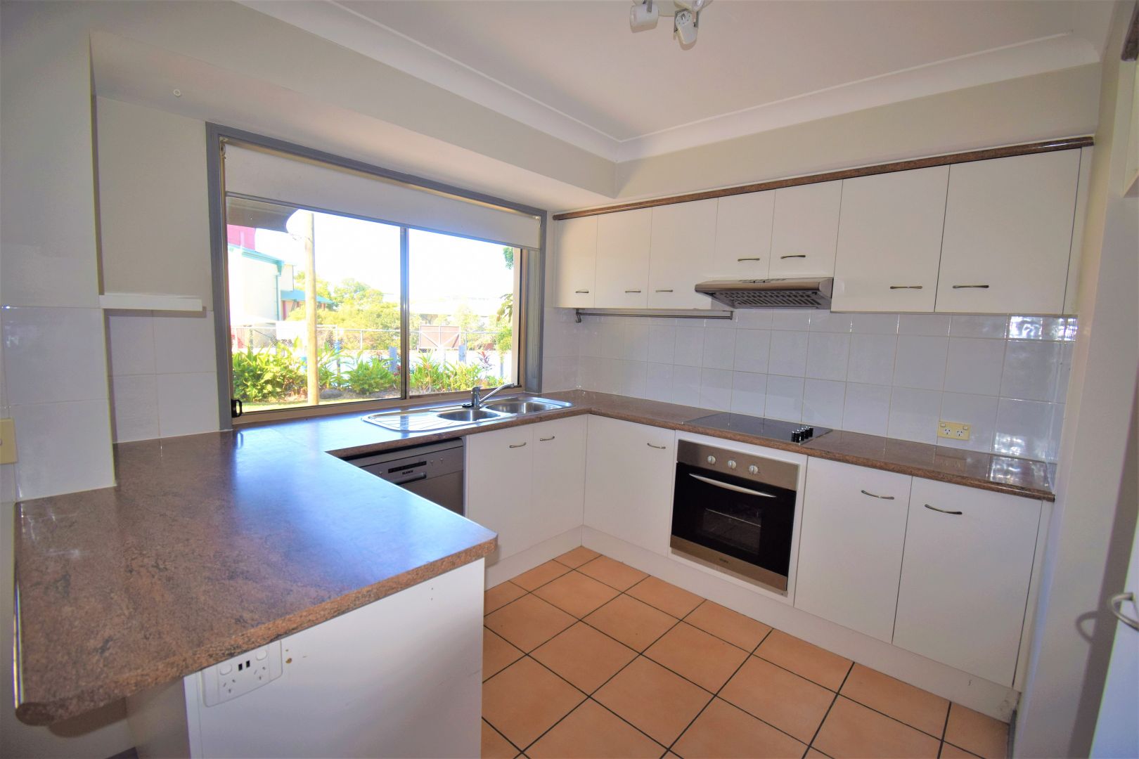 7/19 Harrow Place, Arundel QLD 4214, Image 2