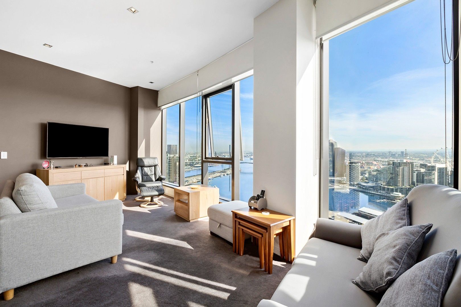 2 bedrooms Apartment / Unit / Flat in 3704/100 Harbour Esplanade DOCKLANDS VIC, 3008