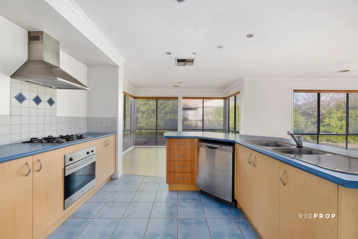 UNDER APPLICATION - CONVENIENCE FAMILY HOME NEAR POINT COOK TOWN CENTRE! - Widok 3