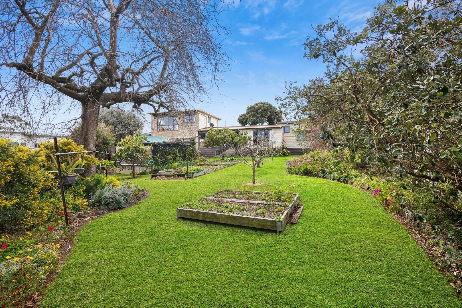 4 bedrooms House in 2 Sarabande Crescent TORQUAY VIC, 3228