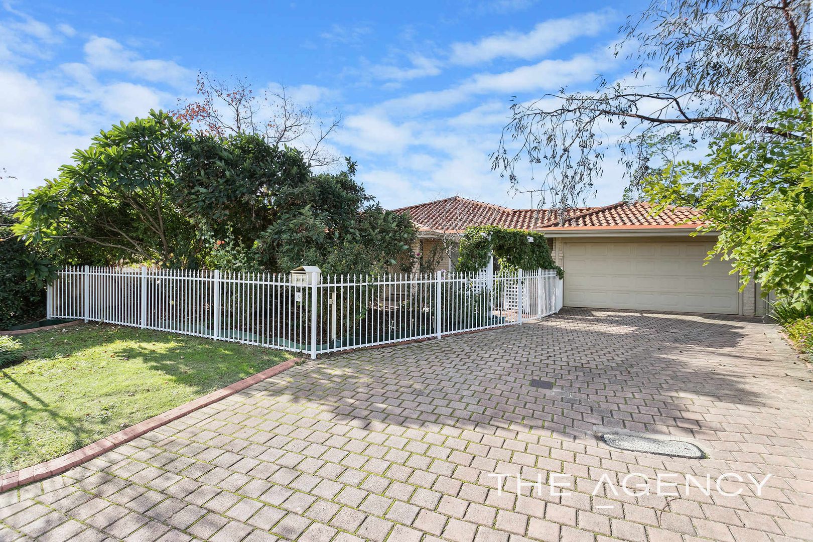 4 bedrooms House in 2 Armitage Close SOUTH GUILDFORD WA, 6055