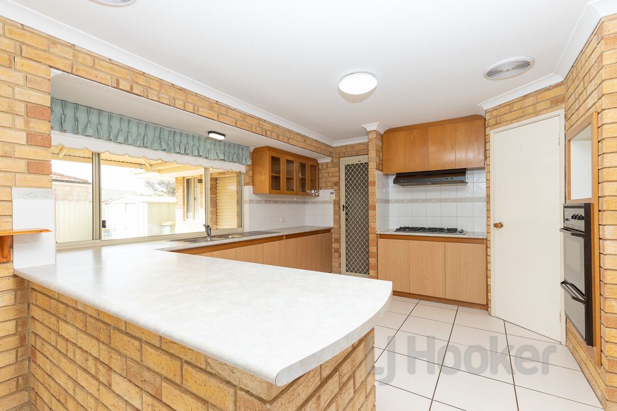 4 bedrooms House in 21 Cuvier Place SAN REMO WA, 6210