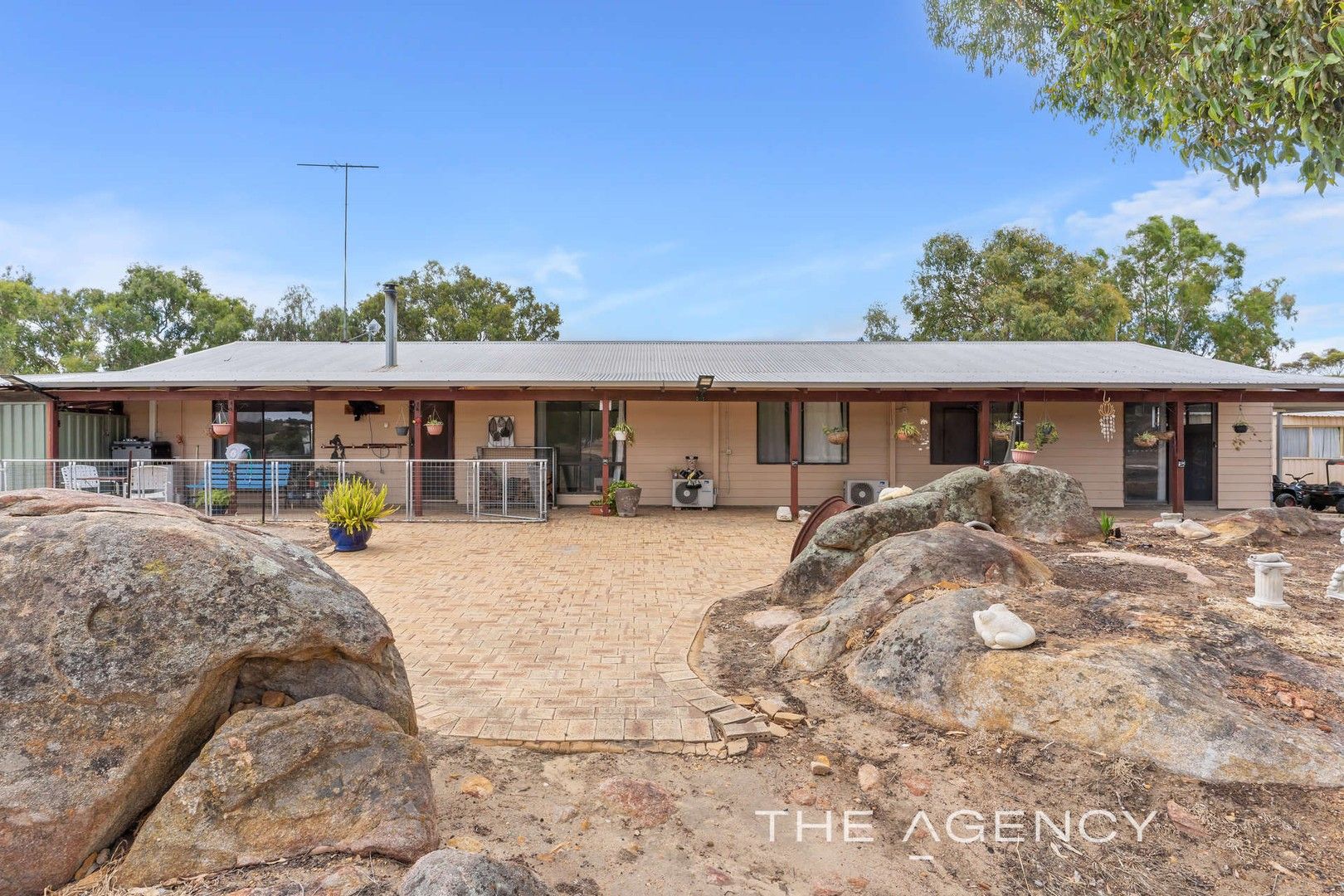 5 bedrooms Rural in 64 Avro Anson Road MOKINE WA, 6401