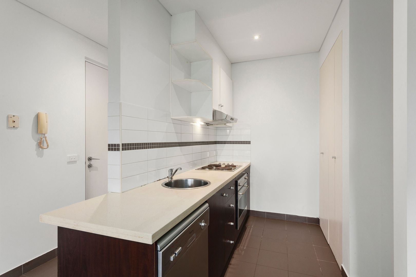 9/210-220 Normanby Road, Notting Hill VIC 3168, Image 2