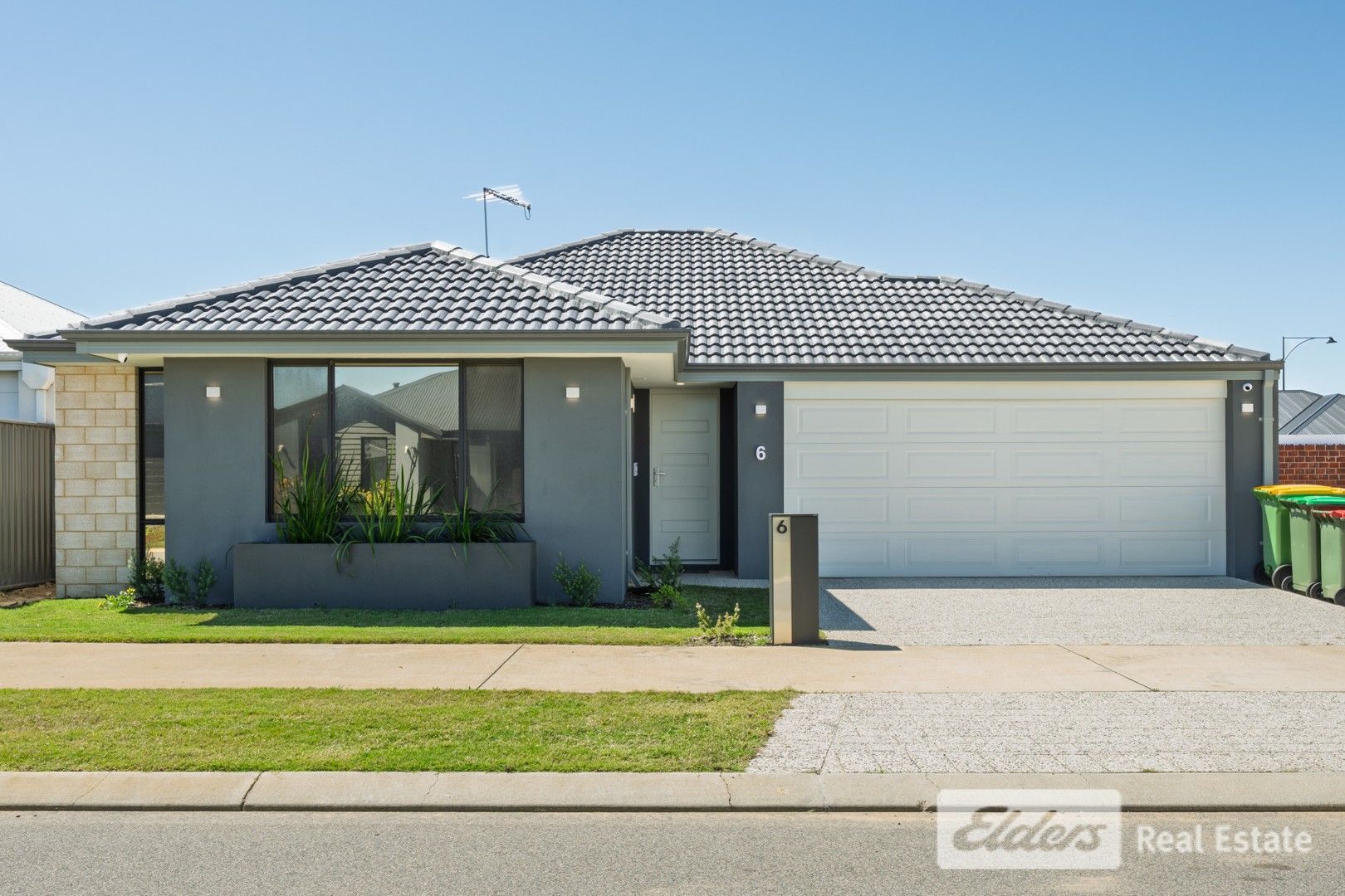 3 bedrooms House in 6 Wallarah Circuit BALDIVIS WA, 6171